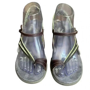 Ahnu Women’s Green Strappy Beach Sandals size 6